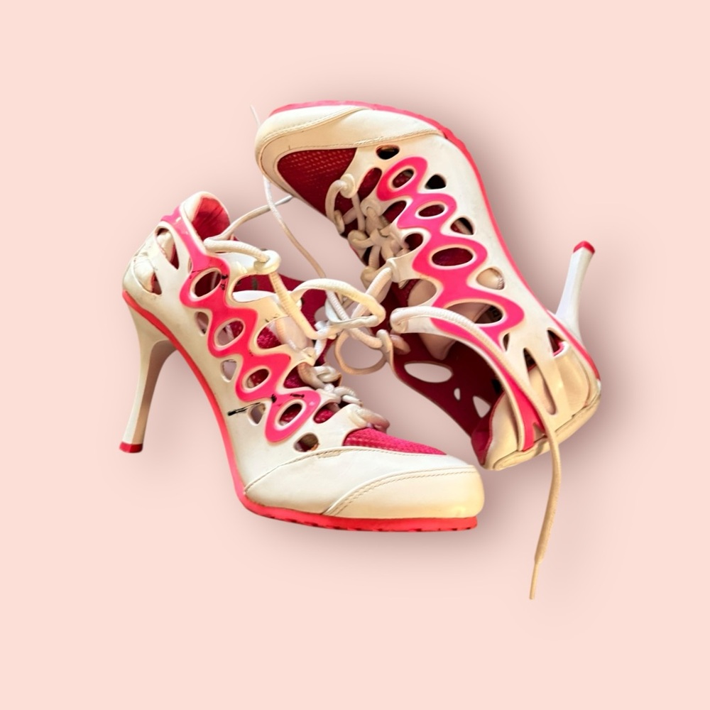 ❤️ Steve Madden rare Y2K Pink and White Women's Sneaker heels size 7.5